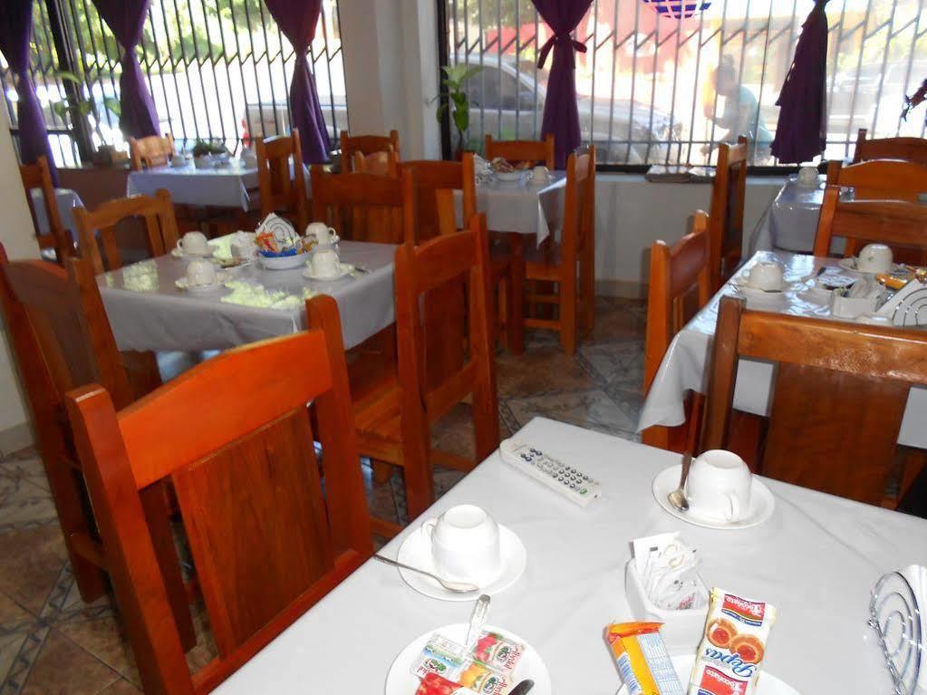 La Familia Hotel Пуерто Игуасу Екстериор снимка
